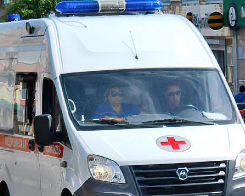 Троих израненных увезла «скорая» после столкновения авто на трассе между Котово и Камышином