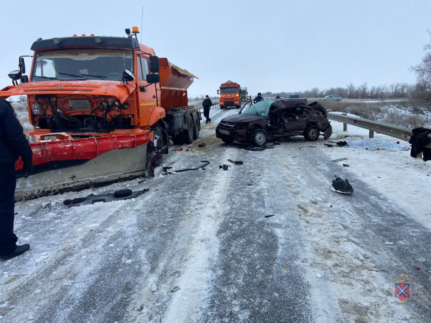 Девушка и подросток погибли в страшной аварии на заснеженной трассе  на Левобережье сегодня, 20 декабря, 2-летняя малышка чудом выжила