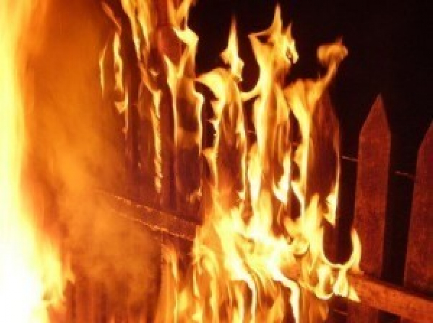 В Камышине вспыхнул пожар на улице 1-й Кирпичной