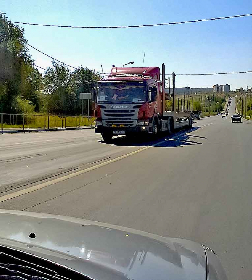 На дороге Камышин - Петров Вал две машины ударились друг в друга и разлетелись по кюветам