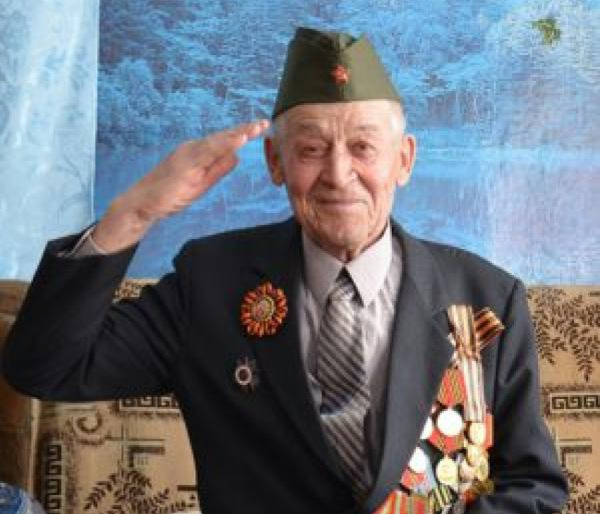Солдата Победы из Камышинского района приехал поздравить с 95-летием глава района Алексей Самсонов