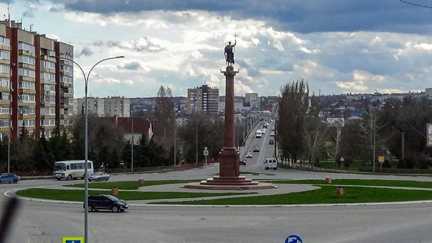 На «эпичном» заседании Камышинской гордумы по всем вопросам все, как один, депутаты голосовали «за", но случился и  воздержавшийся