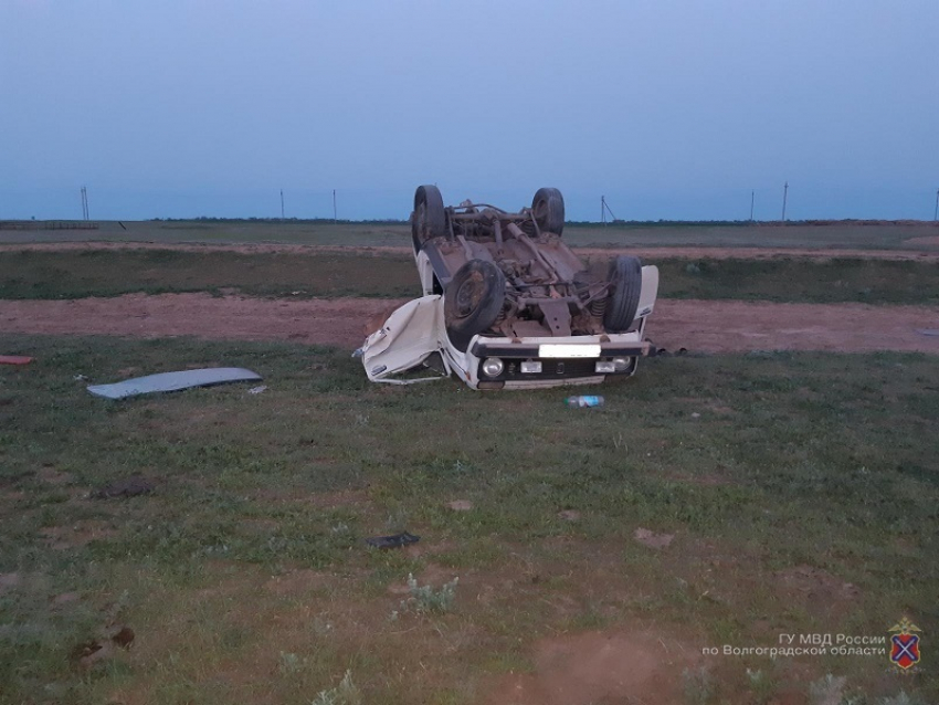 Водитель впал в кому после того, как в ДТП на проселочной дороге его машина перевернулась на крышу