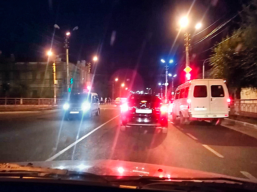 В Камышине сегодняшним вечером, 18 октября, произошло сразу два ДТП - на улице Ленина и на перекрестке Пролетарская - Октябрьская