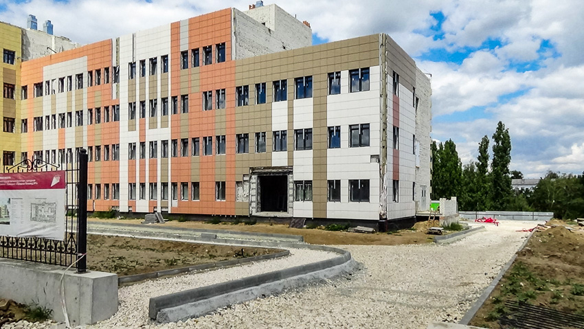 В Камышине до второго срока сдачи поликлиники на улице Советской остается меньше полутора месяцев