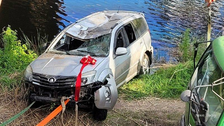 В Волгоградской области со дна реки Бузулук вытащили утонувший автомобиль - водитель отделался легким испугом!