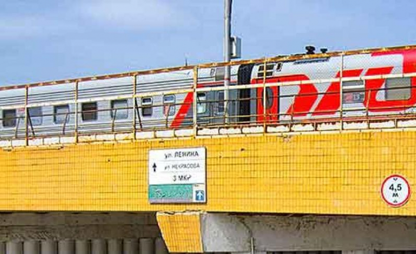 Поезд Москва - Камышин сегодня, 5 февраля, опаздывает на 8 часов, куда звонить встречающим?