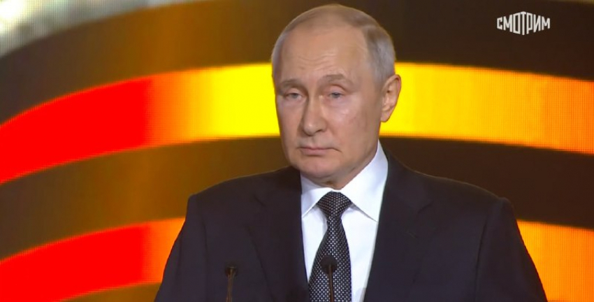 Владимир Путин заявил в Волгограде, что нам снова угрожают немецкими танками с крестами на борту, но победить Россию невозможно