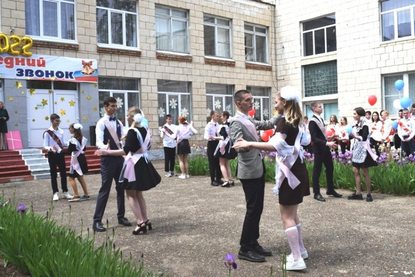 В администрации Волгоградской области напомнили, по какому телефону выпускники и родители могут позвонить в случае проблем с ЕГЭ