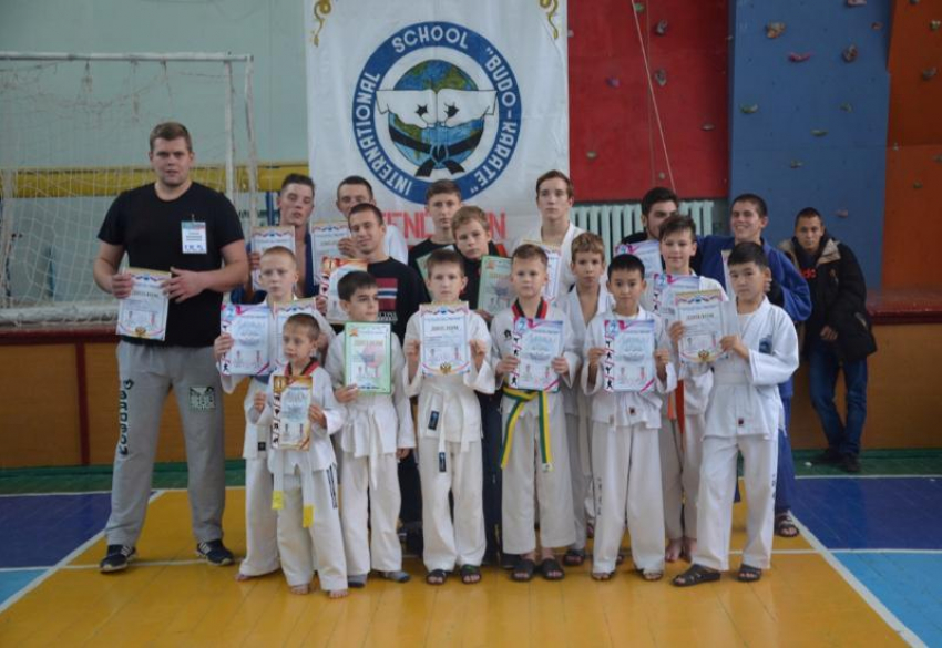 Воспитанники спортивного клуба полиции стали победителями  открытого первенства Камышина по боевому карате