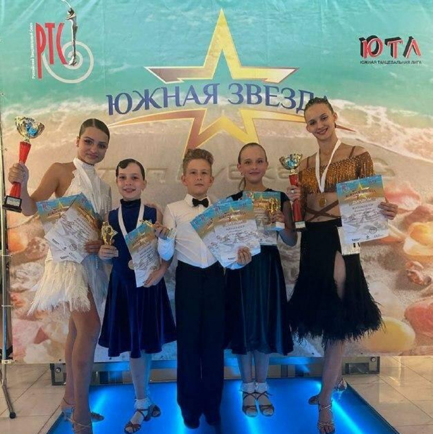 Юные камышинские танцовщики покорили Черноморское побережье и Россию