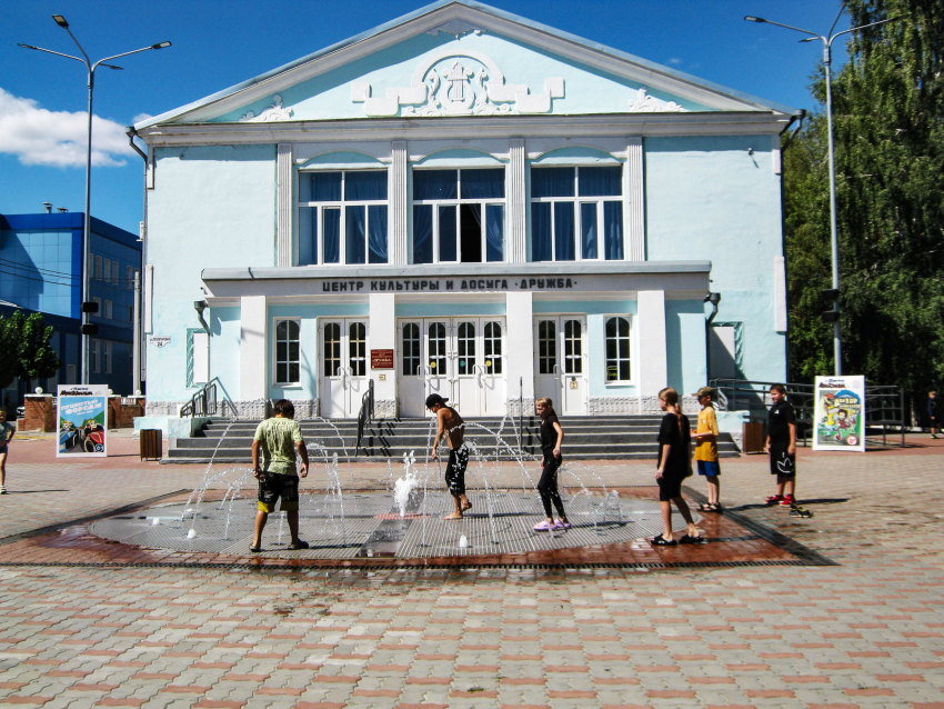 "Что за жалобные «ручейки» у «Дружбы» - включите нормально фонтан!» - камышанка