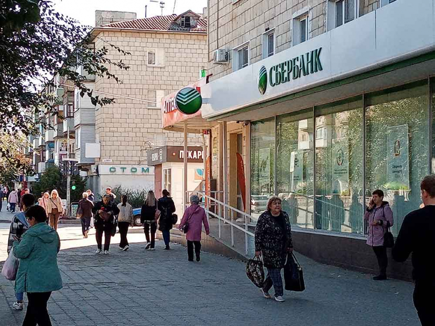 В терминалах «Сбера» произошел сбой со случаями двойного списания денег