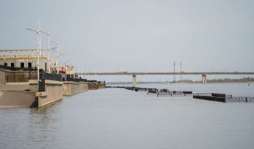 Упавшую с волгоградского моста 17-летнюю девушку спасают в реанимации, - «Блокнот Волгограда"