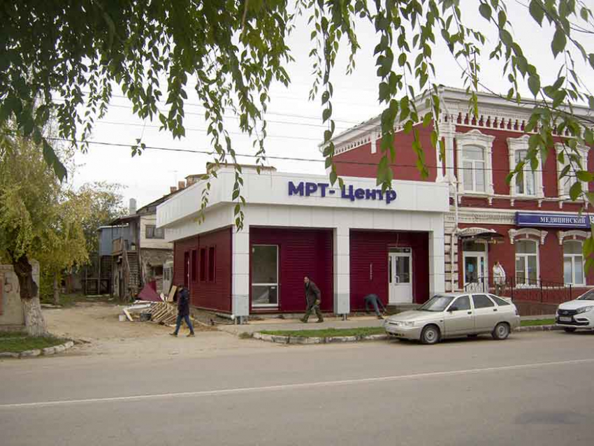 В Камышине завершается пристраивание современной «добавки» к историческому зданию на улице Пролетарской