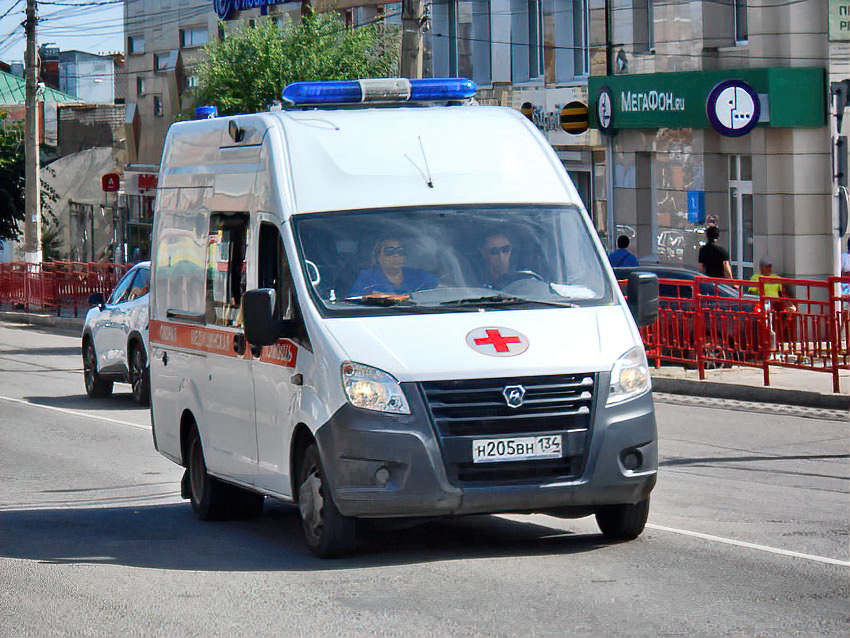 В Камышине попали в больницу водитель и пассажиры из перевернувшейся за городом иномарки, изранен и подросток