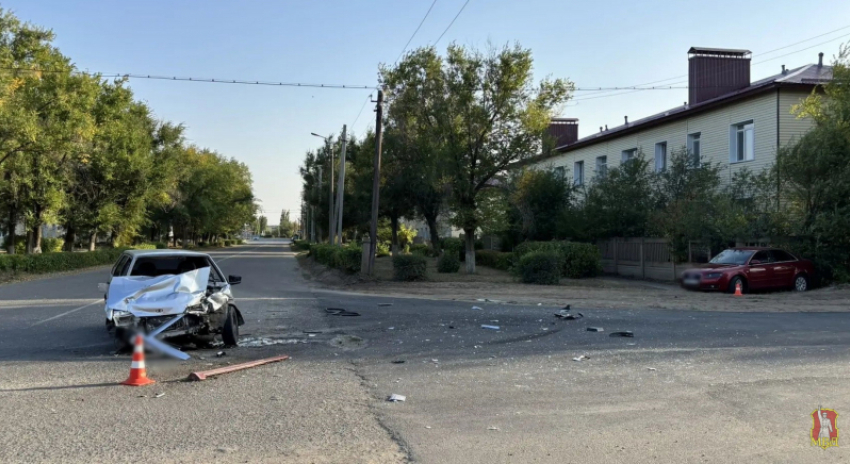 В городе Петров Вал Камышинского района увезли к хирургам после ДТП молодого парня, севшего за руль без прав