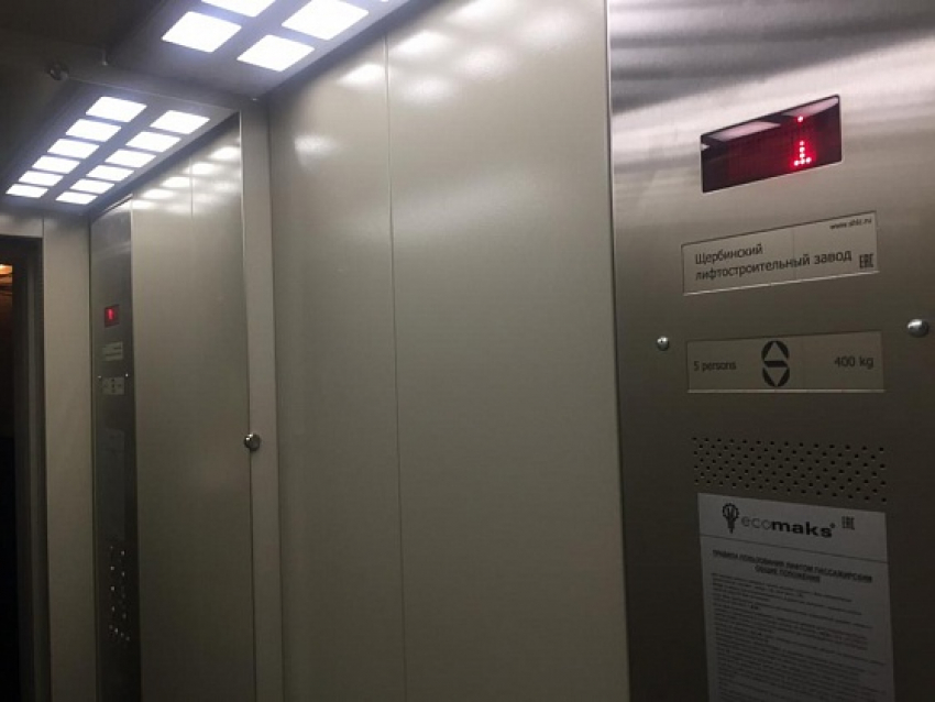 Пресс-служба губернатора сообщает, что в Камышине запускают новые лифты