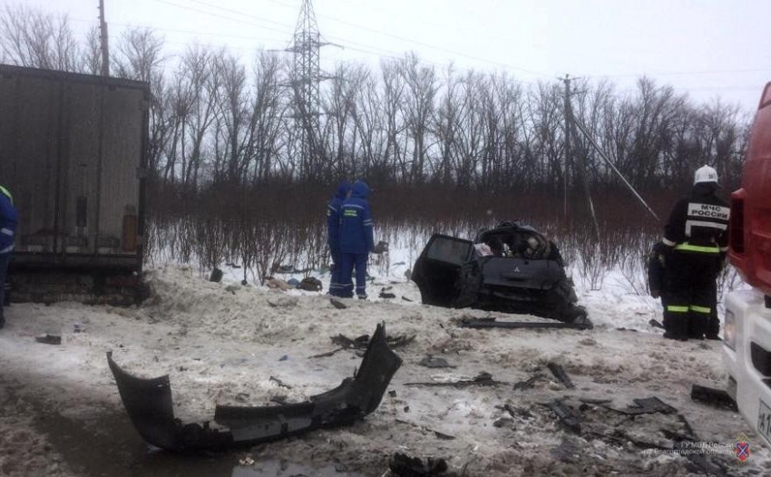 Пять человек погибли в страшном ДТП утром под Михайловкой в Волгоградской области