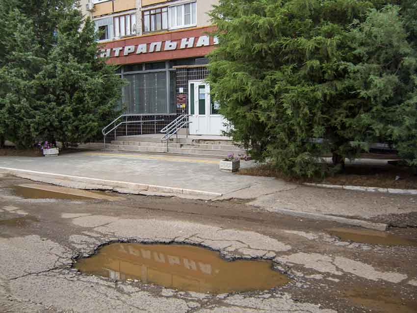 Глава Камышина Станислав Зинченко заявил, что впредь намерен не мелочиться с ямочным ремонтом дорог, а сосредоточиться на капитальном