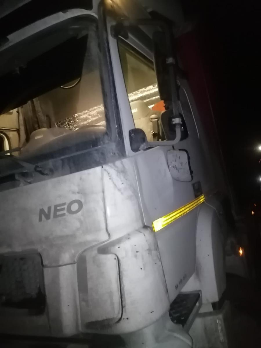 Полиция ищет неизвестного водителя, повредившего наездом КАМАЗ на трассе под Камышином и скрывшегося